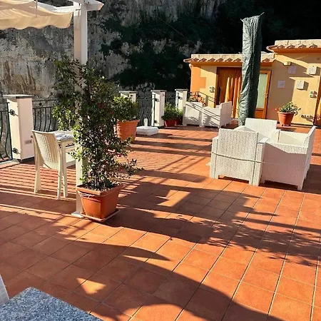 Konukevi Valenti Amalfi